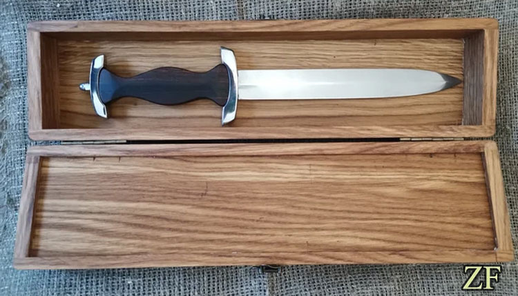 Деревянная коробка для клинков мастерской Зброевы фальварак Деревянная коробка для клинков мастерской Зброевы фальварак